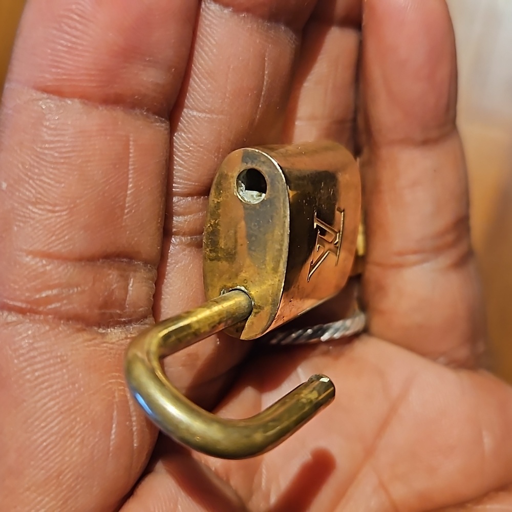 (ONE) 1 Authentic Louis Vuitton Lock & Key Set - Picture 12 of 17